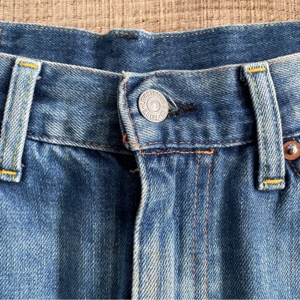 LEVis 701 Cutoff Denim Jean Shorts High Waist Daisy Dukes Size 28 White Label - Picture 4 of 8